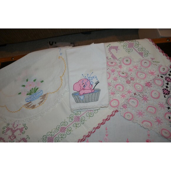 Vintage Doily Pink Cottage Rose Crochet Shabby Chic Collection........Six Pieces - Picture 4 of 7